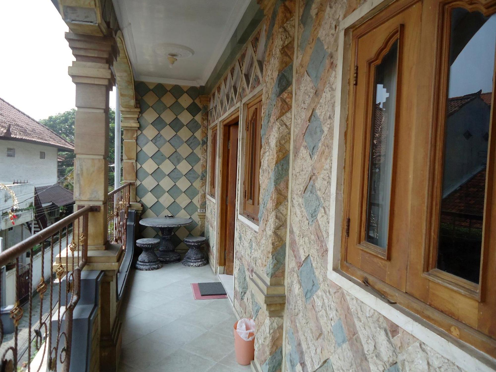 The Reinhold Guesthouse Bali Kerobokan  Exterior photo