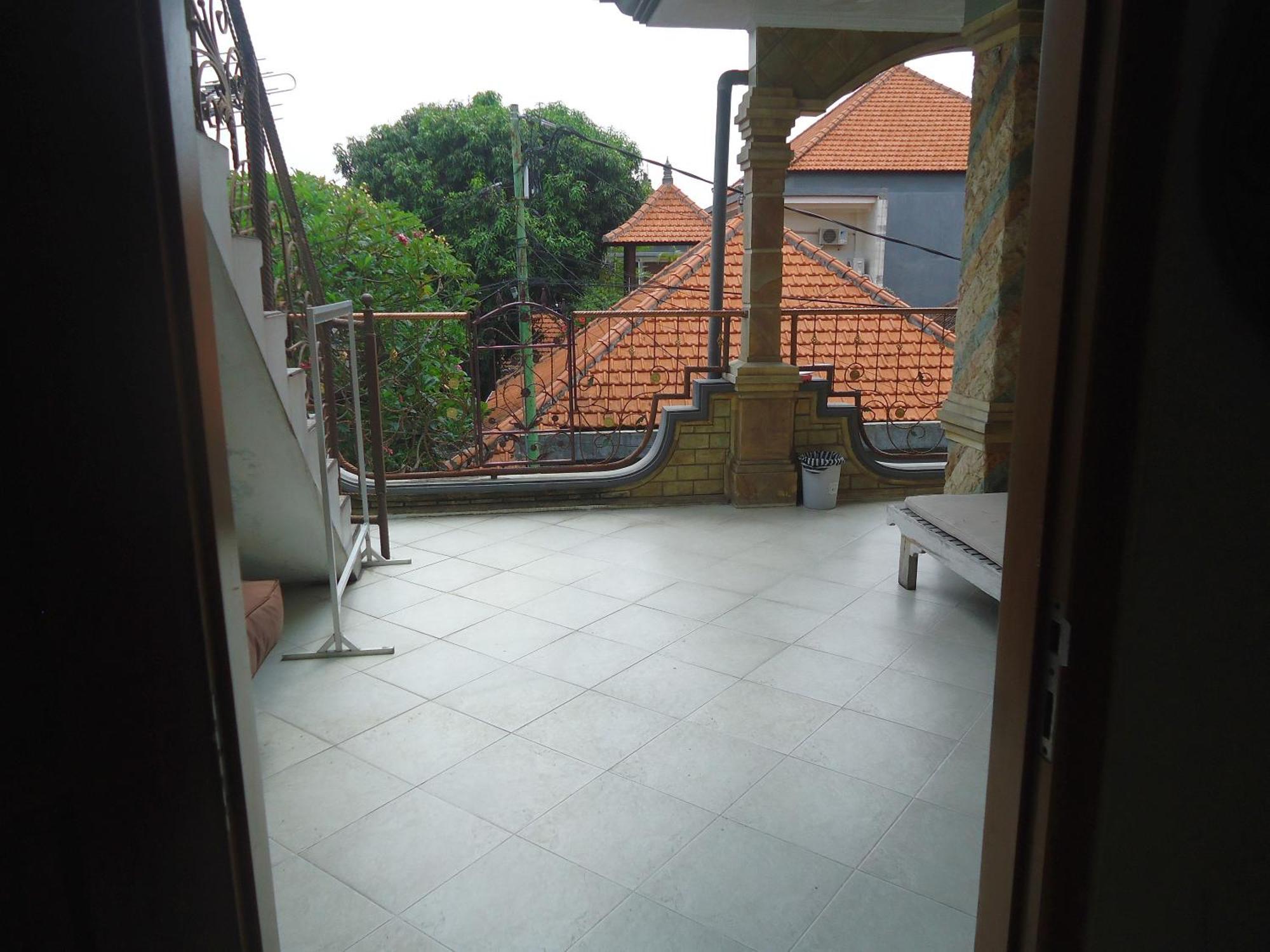 The Reinhold Guesthouse Bali Kerobokan  Exterior photo