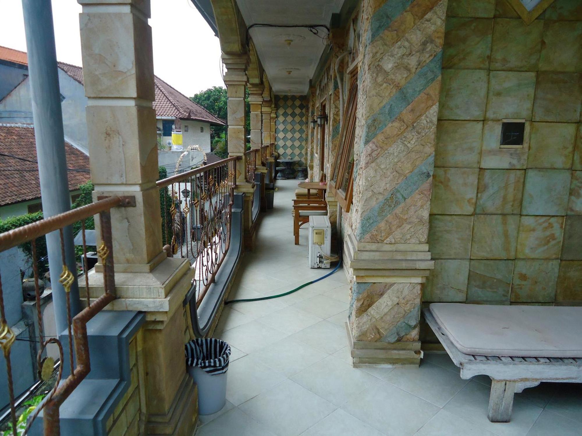 The Reinhold Guesthouse Bali Kerobokan  Exterior photo