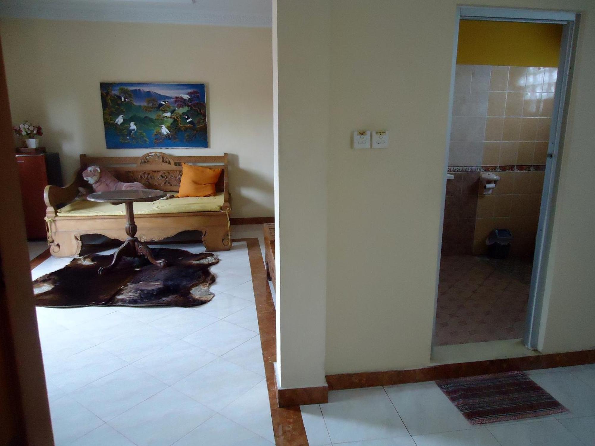 The Reinhold Guesthouse Bali Kerobokan  Exterior photo