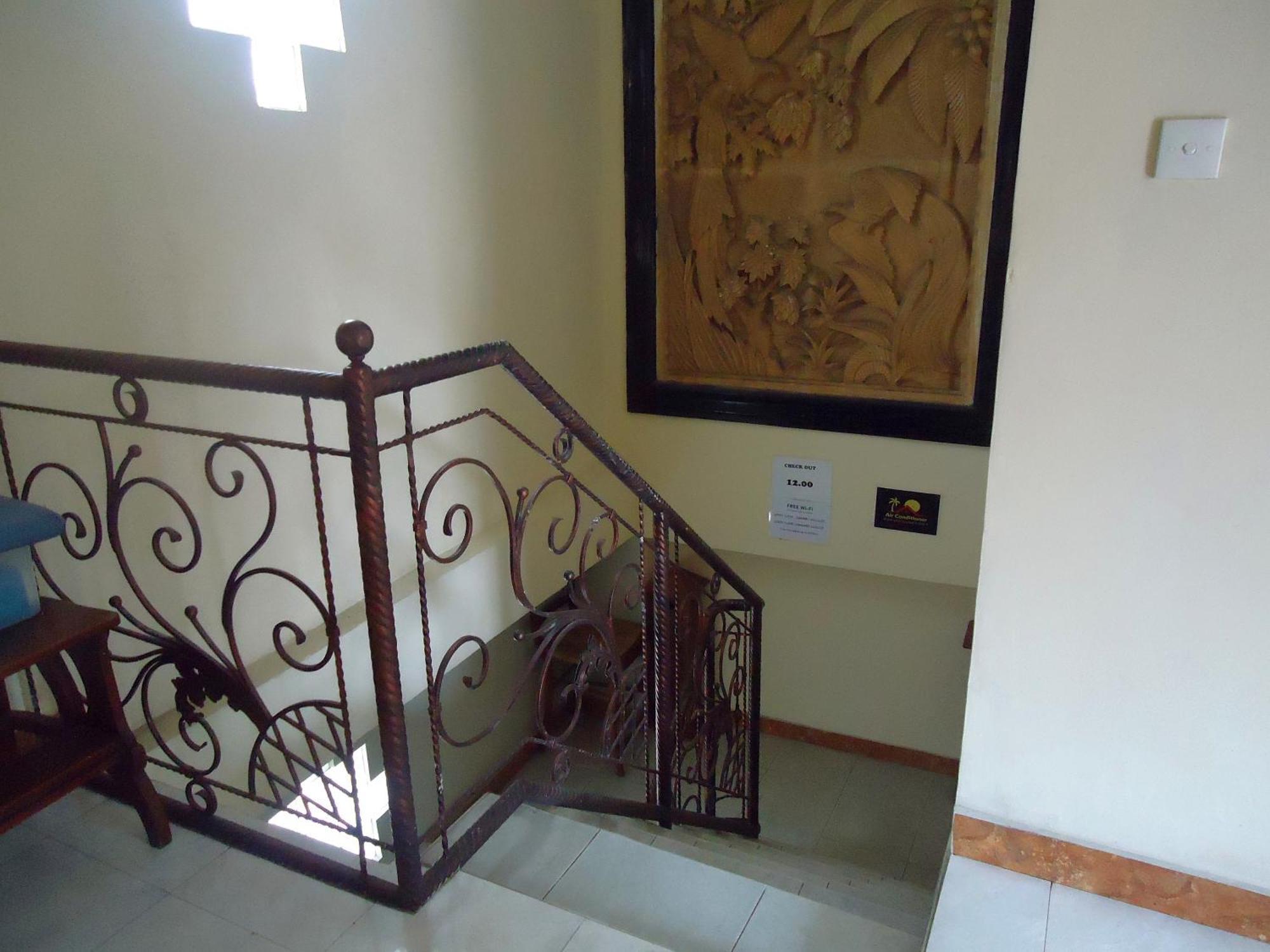 The Reinhold Guesthouse Bali Kerobokan  Exterior photo